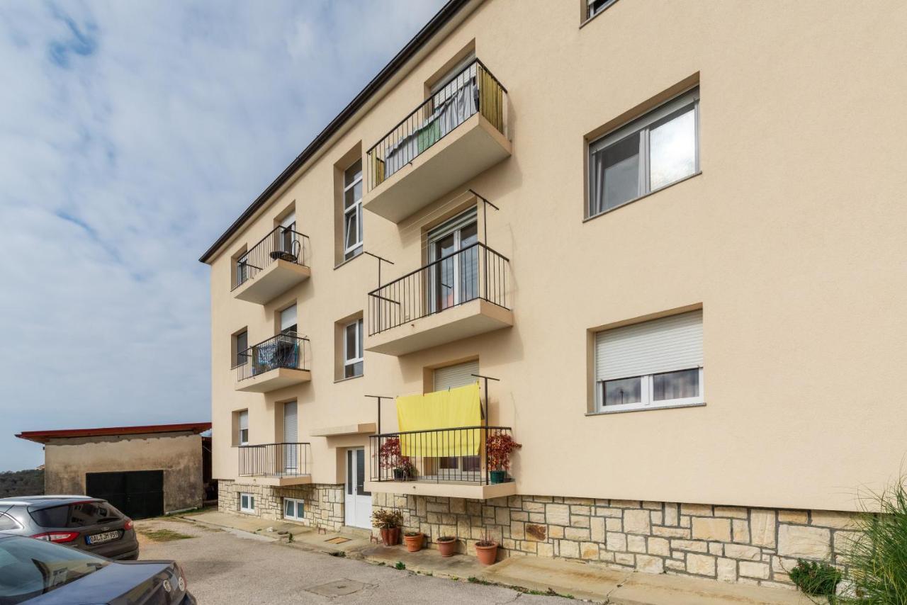 Apartment Mdm Buje Buitenkant foto